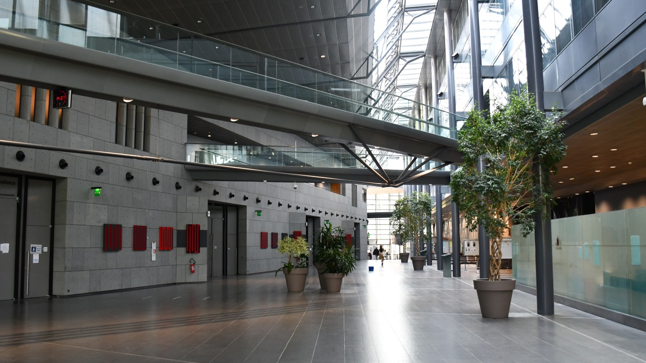 Photos porno et caca de chien : son ex lui faisait vivre un enfer à Grenoble Photos porno et caca de chien : son ex lui faisait vivre un enfer à Grenoble