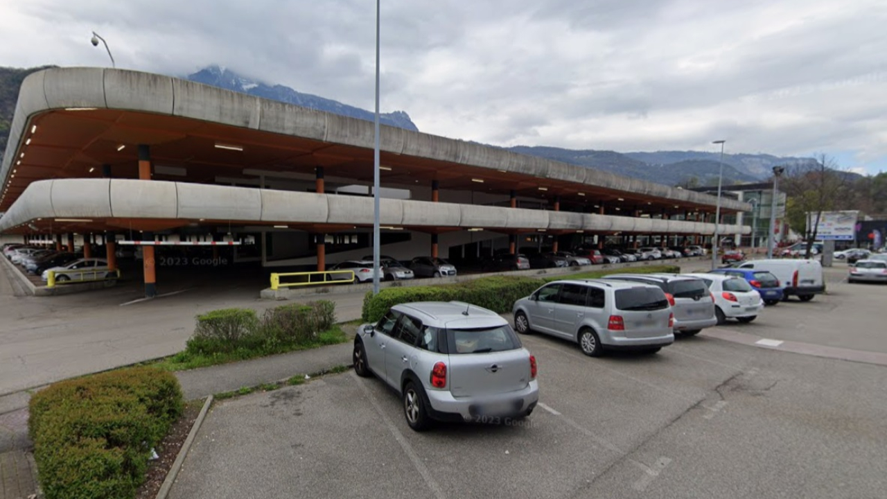 Près de Grenoble : des tirs d'arme à feu dans une zone commerciale d'Echirolles Près de Grenoble : des tirs d'arme à feu dans une zone commerciale d'Echirolles