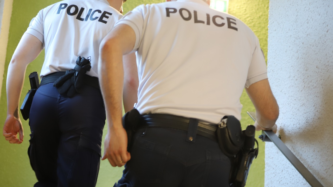 Pr&egrave;s de Grenoble : deux jeunes hommes retrouv&eacute;s bless&eacute;s &agrave; coups de couteau apr&egrave;s avoir &eacute;t&eacute; s&eacute;questr&eacute;s pendant plusieurs heures