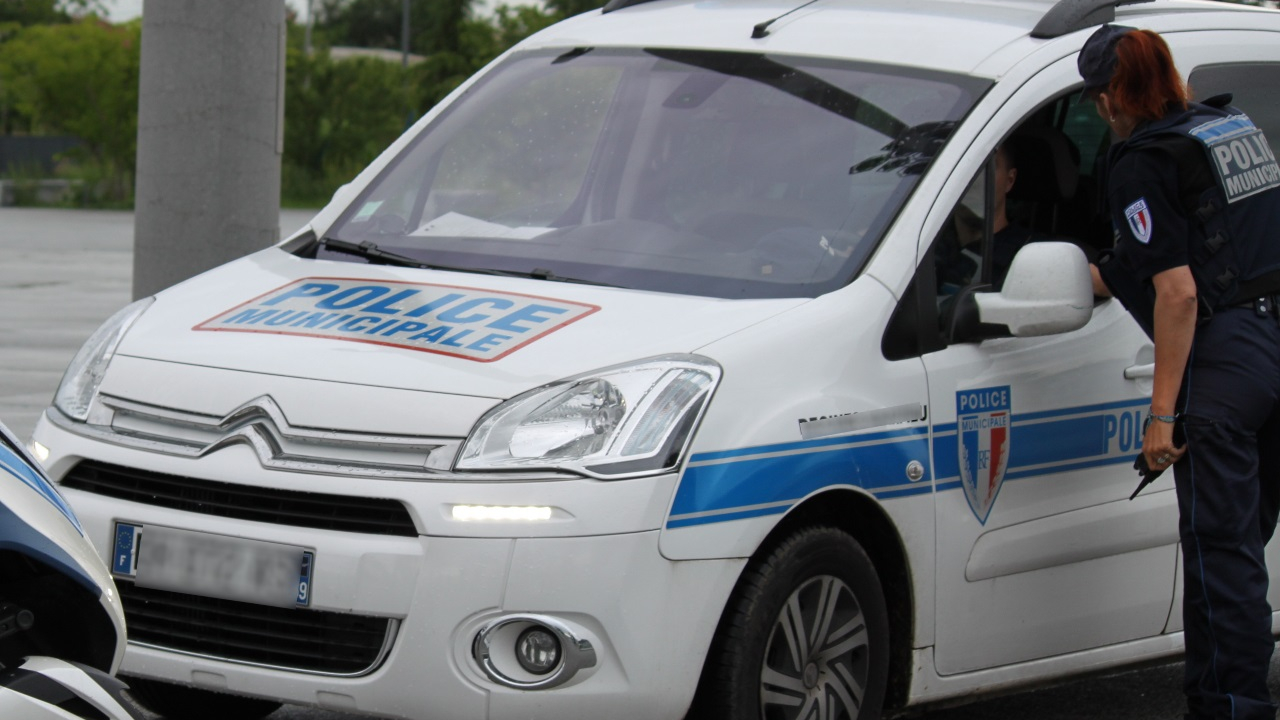 Pr&egrave;s de Grenoble : il renverse deux pi&eacute;tons et tente de s'enfuir