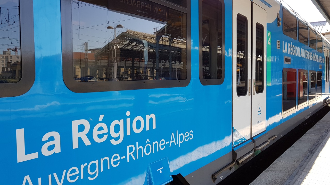 Près de Grenoble : la vérification des billets tourne mal en gare de Gières tourne mal, une contrôleuse frappée Près de Grenoble : la vérification des billets tourne mal en gare de Gières tourne mal, une contrôleuse frappée