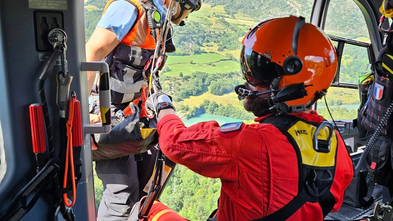 Près de Grenoble : une adolescente survit à une chute de 30 mètres dans le massif de Belledonne Près de Grenoble : une adolescente survit à une chute de 30 mètres dans le massif de Belledonne