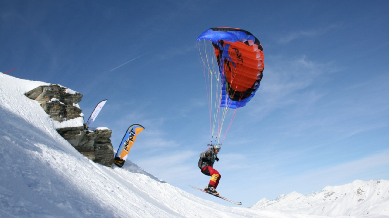 Près de Grenoble : une touriste allemande adepte du speed-riding chute perd la vie dans la station des Deux Alpes