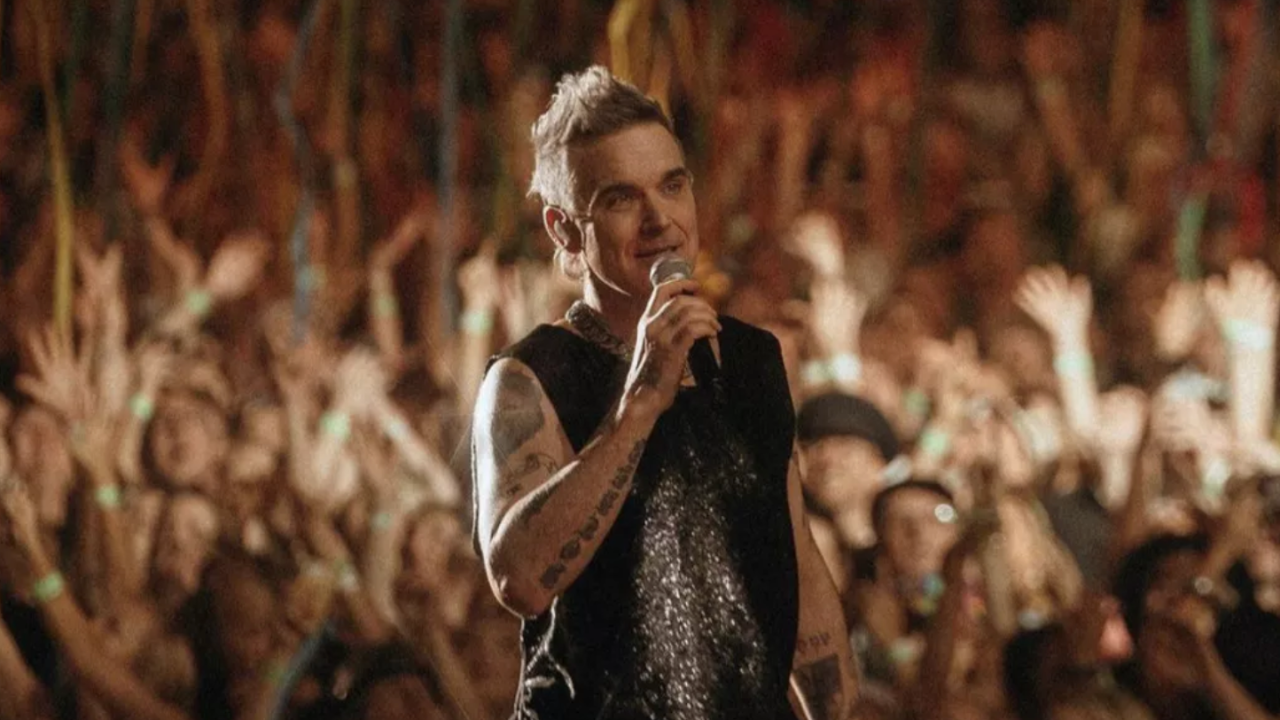 Robbie Williams très touché après la mort de sa fan lors de son concert à Sydney Robbie Williams très touché après la mort de sa fan lors de son concert à Sydney