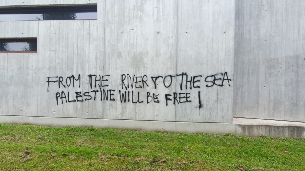 "SCPO l'ouverture au monde s'arr&ecirc;te &agrave; Gaza"&nbsp;: un &eacute;l&egrave;ve de Sciences Po Grenoble exclu apr&egrave;s une banderole pro-palestinienne