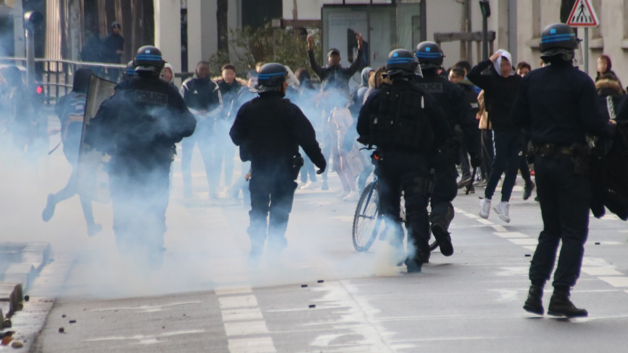 Soirée explosive à Echirolles : les forces de l'ordre prises pour cibles après une interpellation Soirée explosive à Echirolles : les forces de l'ordre prises pour cibles après une interpellation