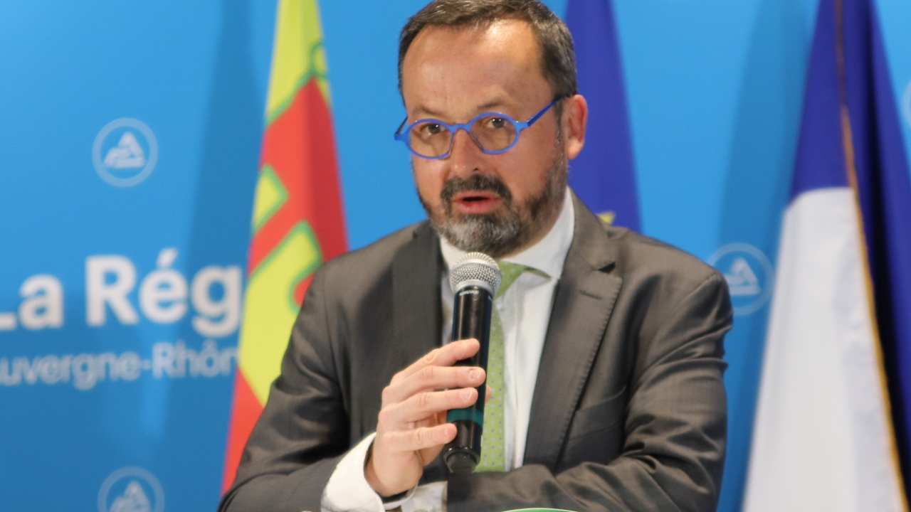 Un sénateur s’en prend au ministre de la Santé Yannick Neuder sur ses nombreux déplacements en Isère Un sénateur s’en prend au ministre de la Santé Yannick Neuder sur ses nombreux déplacements en Isère