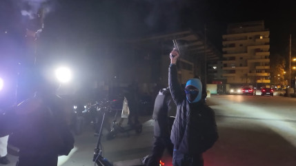 Tirs d'armes à feu, drogue, rodéos : un youtubeur allemand en immersion à Echirolles, la "mini-Chicago de France" Tirs d'armes à feu, drogue, rodéos : un youtubeur allemand en immersion à Echirolles, la "mini-Chicago de France"