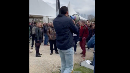 Foire de Beaucroissant : des insoumis tentent de rejoindre Marine Le Pen, le service d’ordre les bouscule