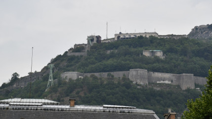 Grenoble : accès piéton interdit à la Bastille à cause des vents violents Grenoble : accès piéton interdit à la Bastille à cause des vents violents