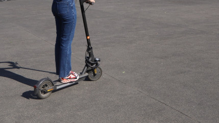Grenoble : il vole une trottinette à l’aide d’un couteau