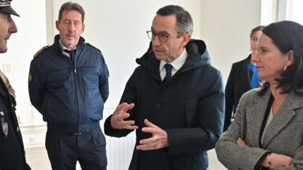 Grenoble : ils déploient une banderole contre Bruno Retailleau, la police les place en garde à vue