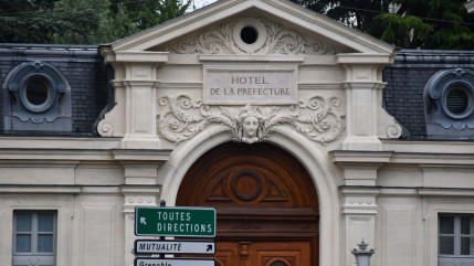 Grenoble : l’agent préfectoral soupçonné d’être à la tête d’un trafic de titres de séjour a été écroué