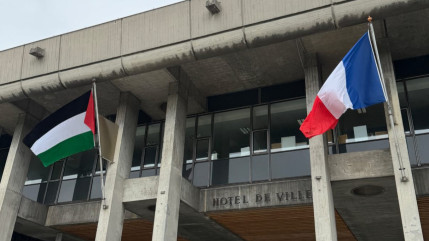Grenoble : le drapeau palestinien installé sur le fronton de la mairie Grenoble : le drapeau palestinien installé sur le fronton de la mairie