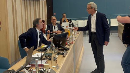 Grenoble : les élus de la majorité refusent de se soumettre à des tests anti-drogue amenés par l'opposition