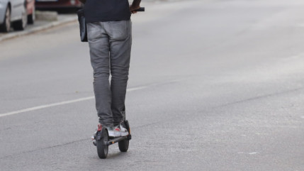 Grenoble : repéré par les policiers alors qu'il livrait une arme de poing Grenoble : repéré par les policiers alors qu'il livrait une arme de poing