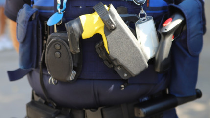 Grenoble : un individu sort un taser et une bombe lacrymogène pendant son interpellation