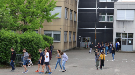Grenoble : une adolescente agressée devant son collège par une bande