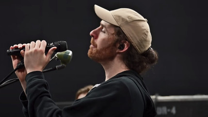 Hozier sur scène pour le clip de "Too Sweet" Hozier sur scène pour le clip de "Too Sweet"