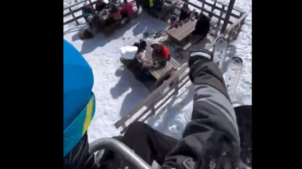 Il jette une énorme boule de neige sur des vacanciers depuis son télésiège en Isère : deux plaintes déposées Il jette une énorme boule de neige sur des vacanciers depuis son télésiège en Isère : deux plaintes déposées