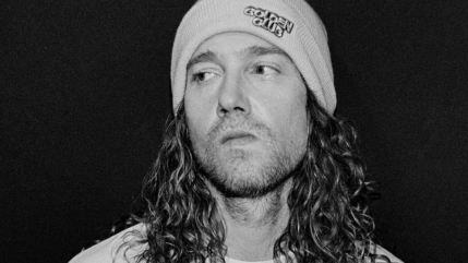 Julien Doré reçoit une proposition culottée d’une marque de fromage et sa réaction nous fait rire !