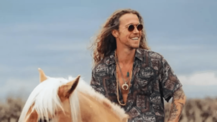 Julien Doré : Une nouvelle surprise réservée à ses fans !