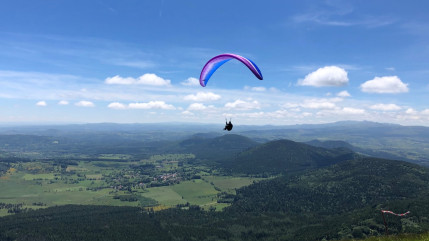 Près de Grenoble : un cycliste fauché par un parapentiste