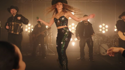 Shakira en cowboy dans le clip de "(Entre paréntesis)" Shakira en cowboy dans le clip de "(Entre paréntesis)"