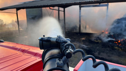 Un bâtiment agricole s'embrase près de Grenoble