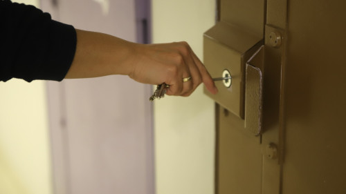 Tentative de meurtre sur son beau-p&egrave;re &agrave; Grenoble : un jeune homme &eacute;crou&eacute;