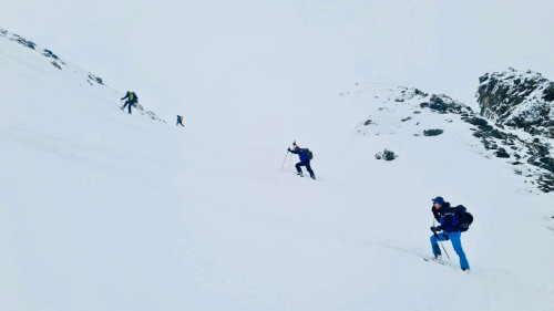 Temp&ecirc;te Nils : risque d&rsquo;avalanches "tr&egrave;s fort" en Oisans, l&rsquo;Is&egrave;re en alerte maximale